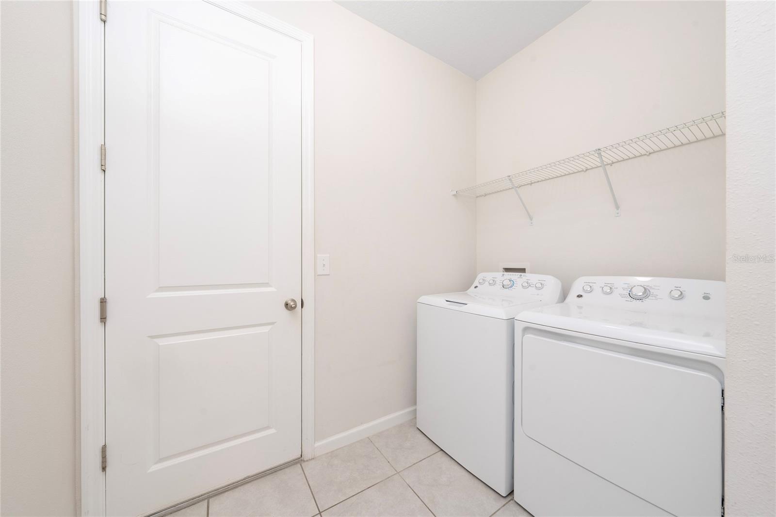 Image 7 of 38 For 689 Meadow Pointe Dr