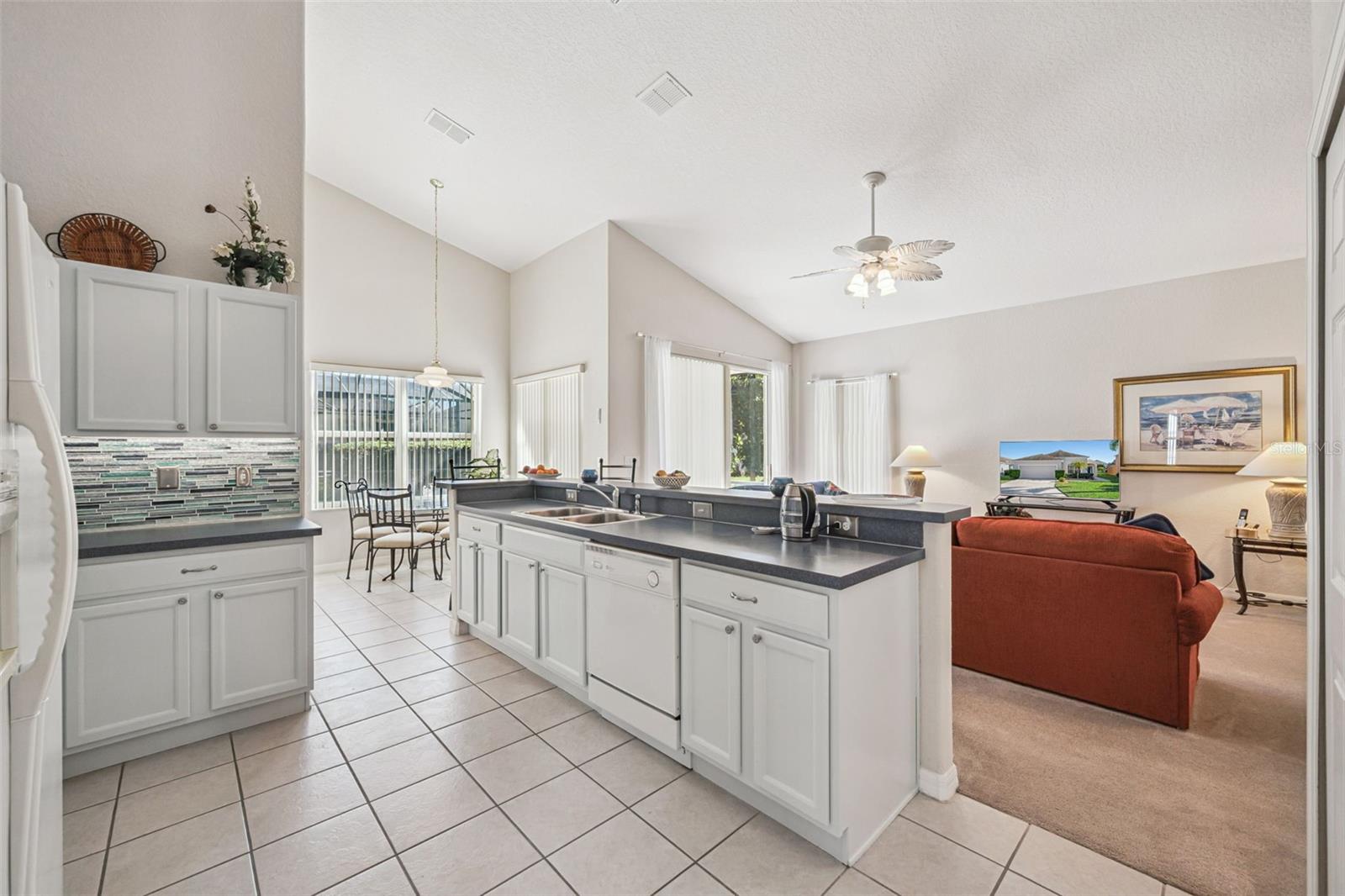 Image 10 of 43 For 718 Corvina Drive