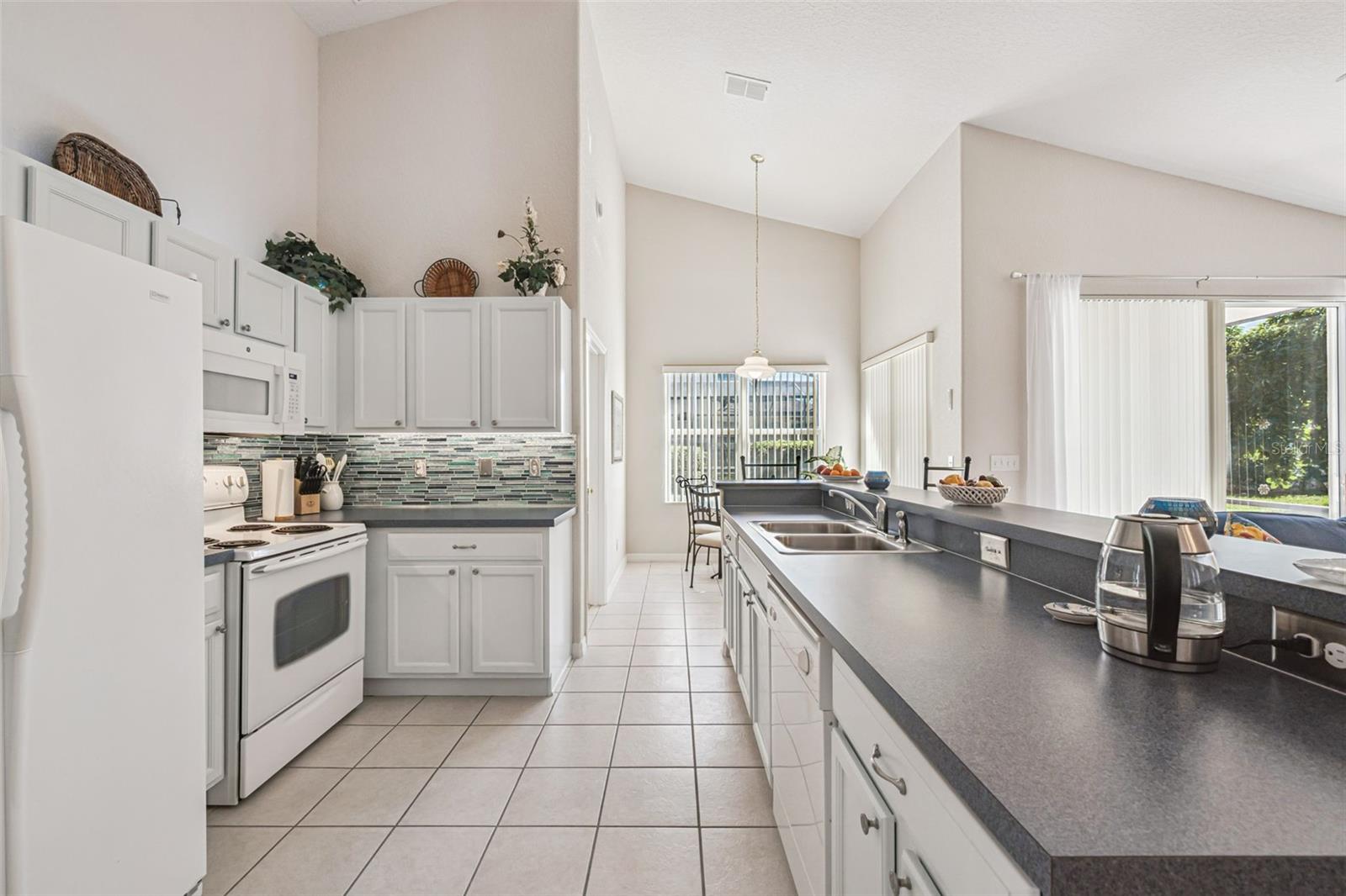 Image 12 of 43 For 718 Corvina Drive