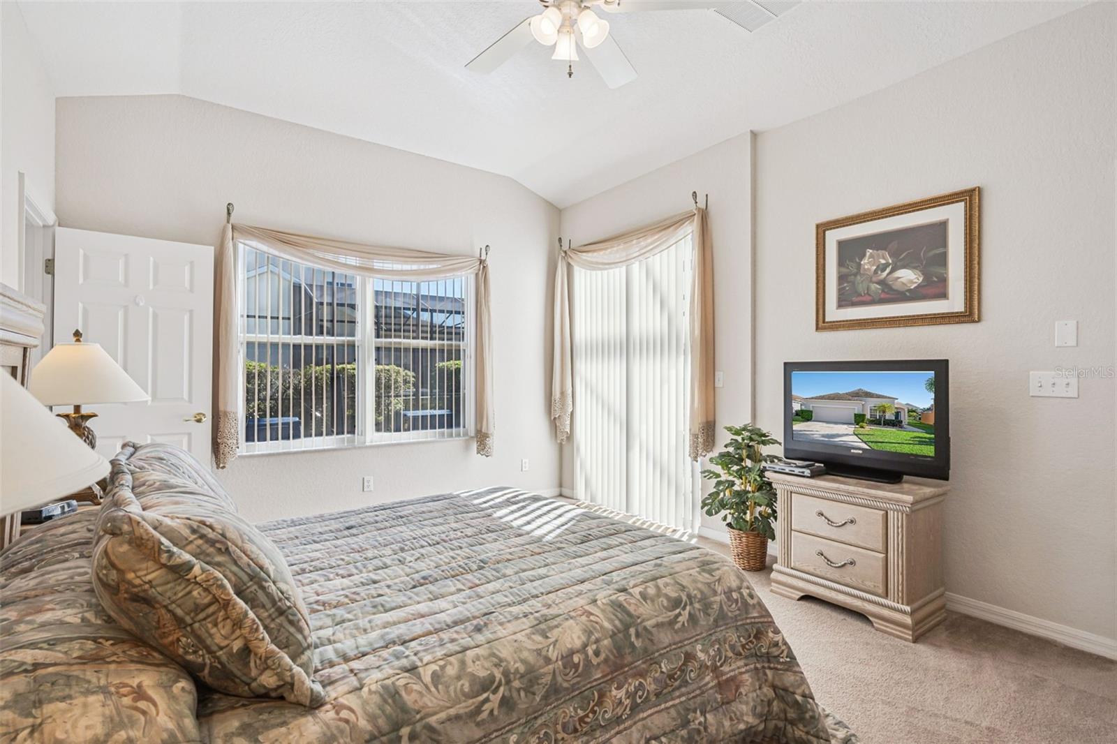 Image 16 of 43 For 718 Corvina Drive