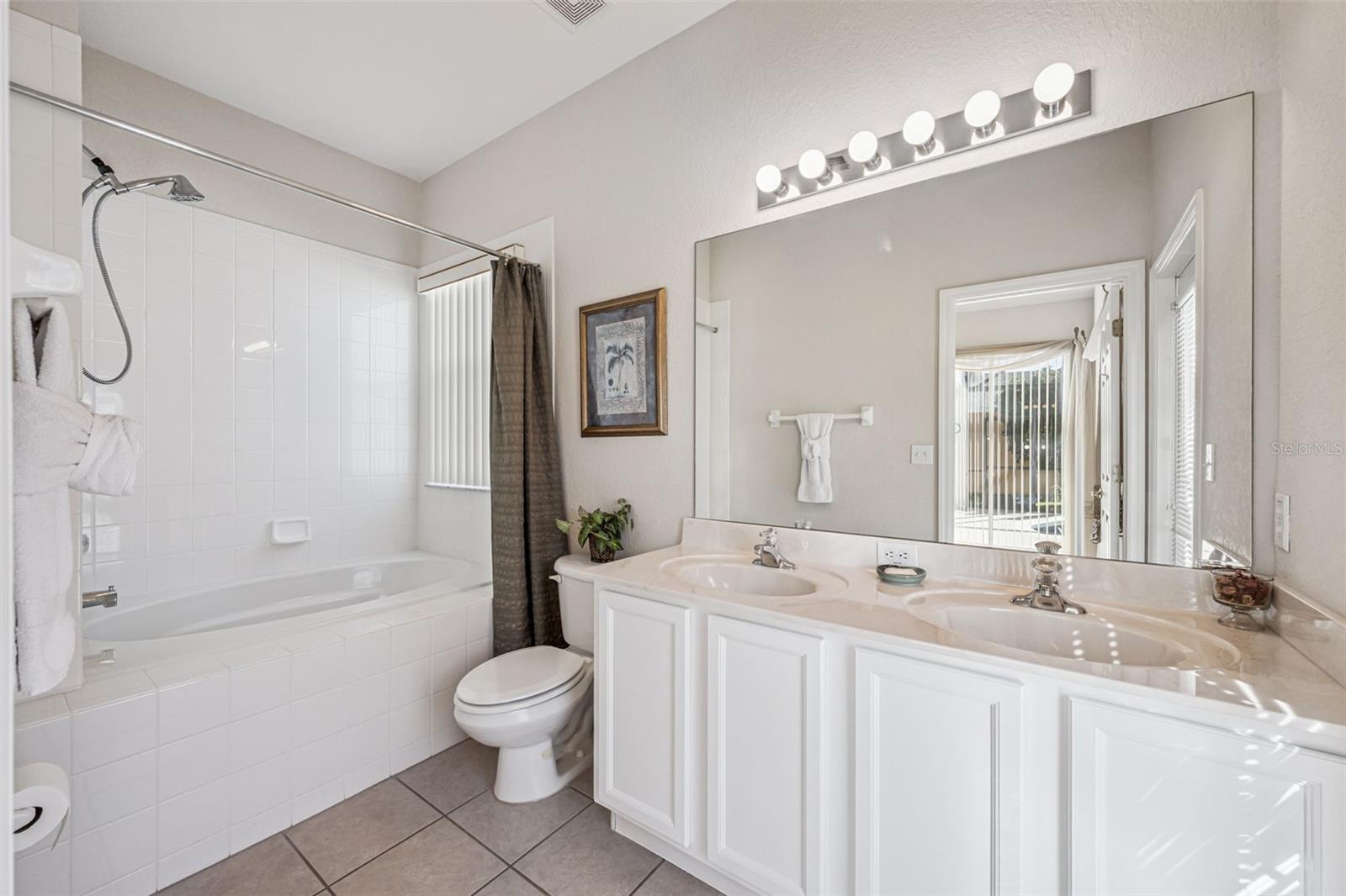 Image 21 of 43 For 718 Corvina Drive