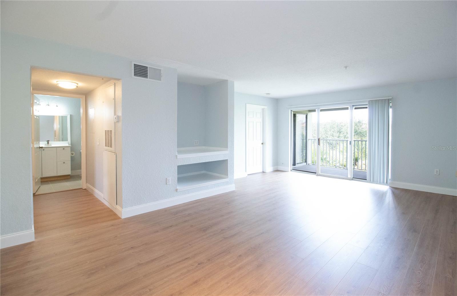 Image 10 of 26 For 14036 Fairway Island Drive Unit 1535