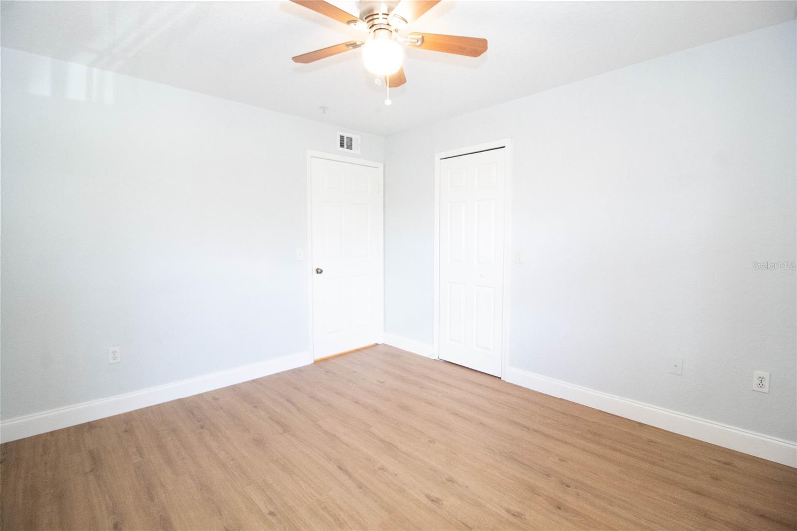 Image 11 of 26 For 14036 Fairway Island Drive Unit 1535