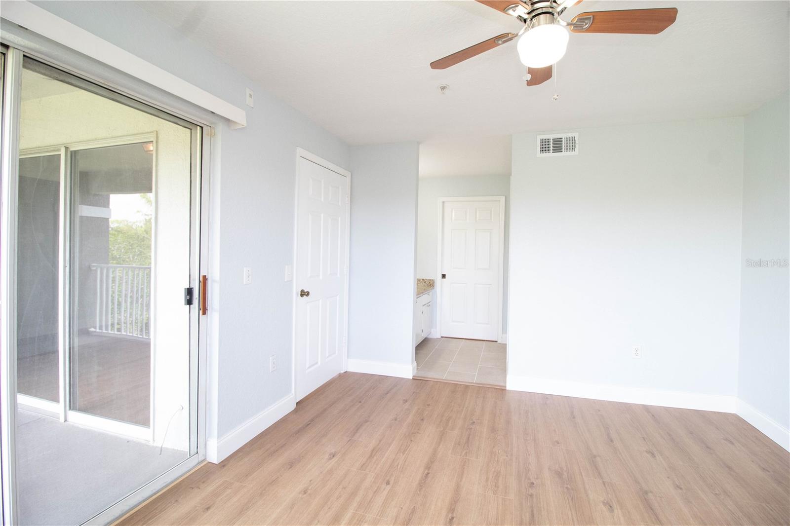 Image 16 of 26 For 14036 Fairway Island Drive Unit 1535