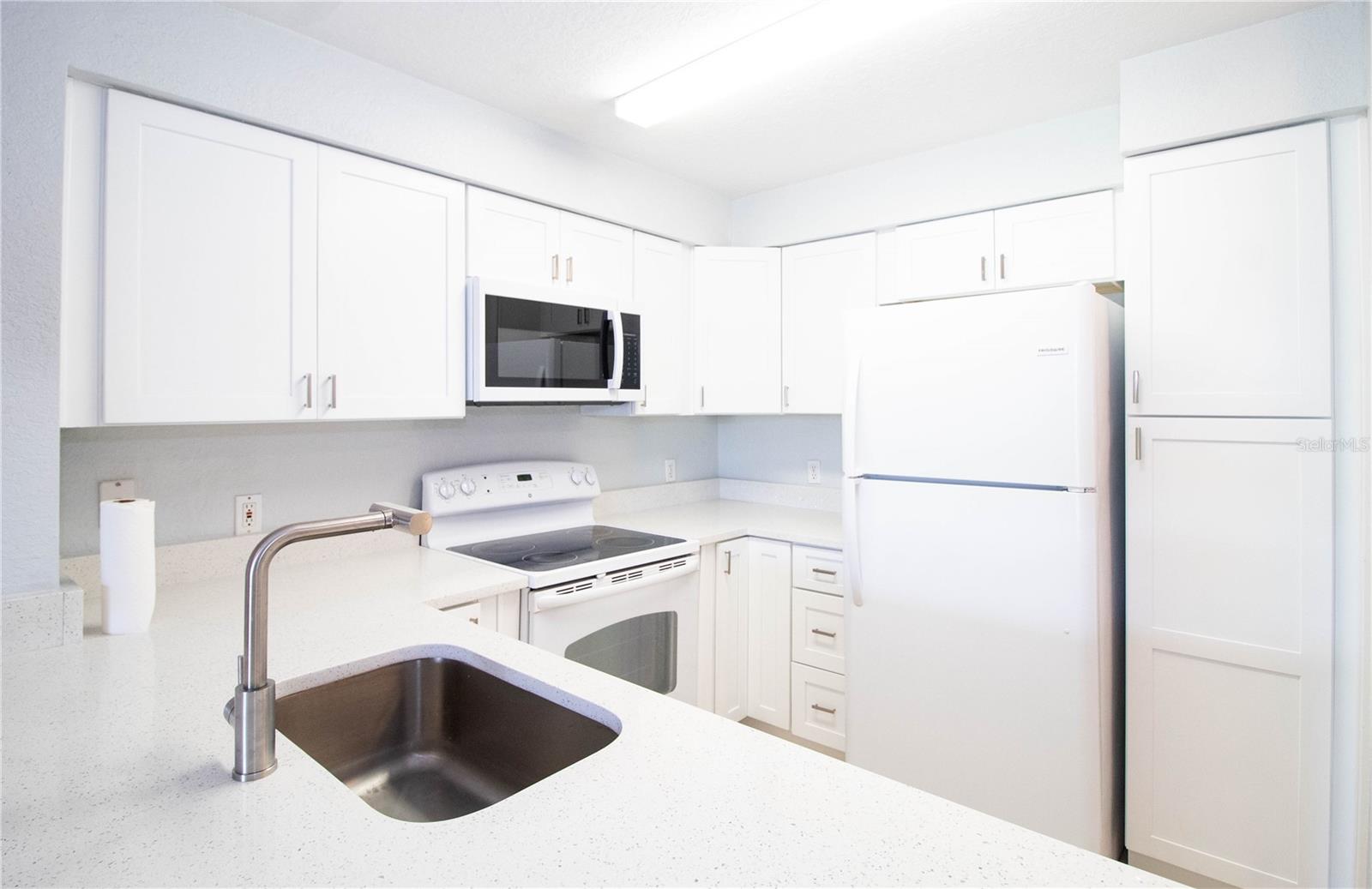 Image 6 of 26 For 14036 Fairway Island Drive Unit 1535