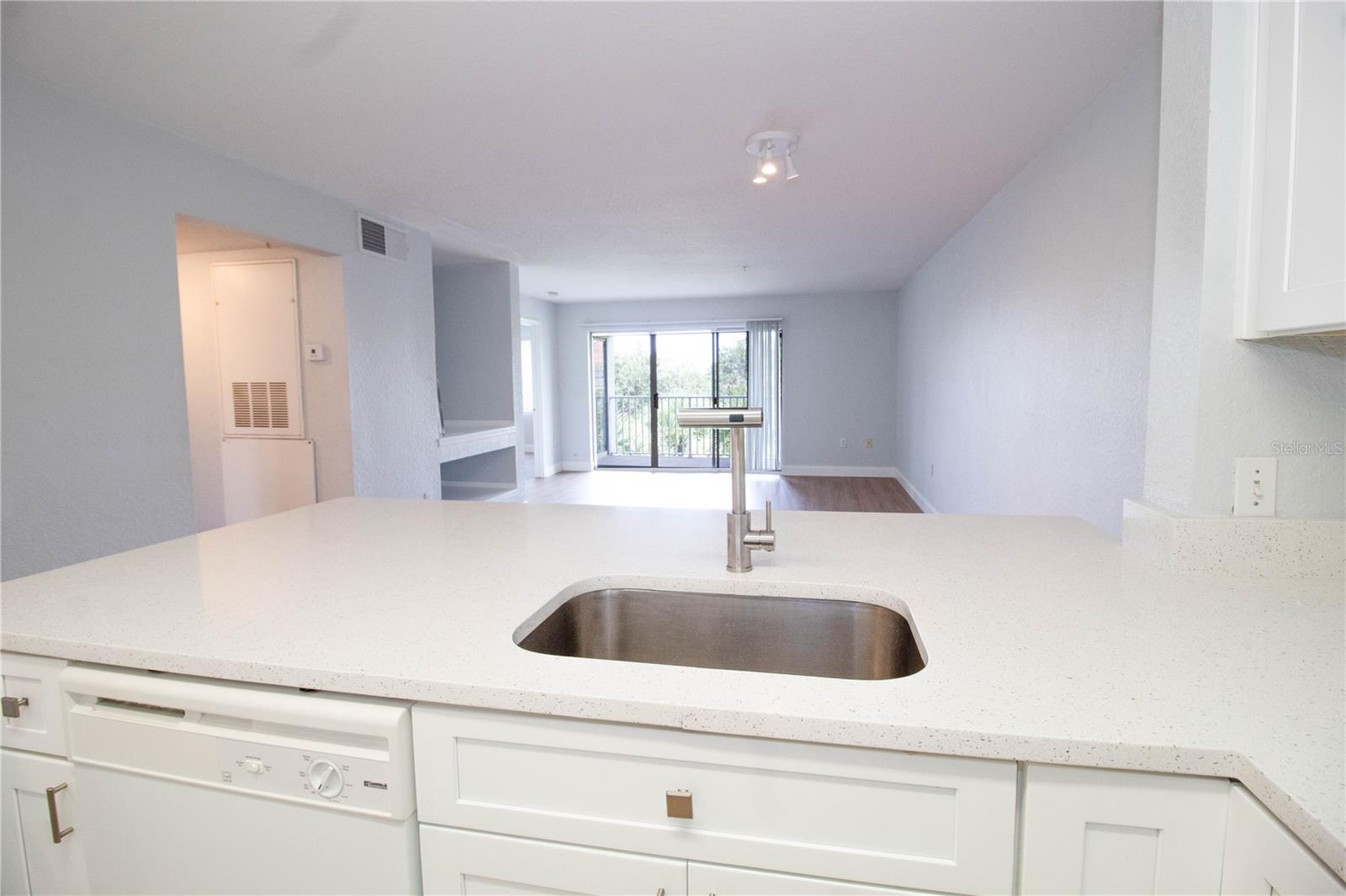 Image 7 of 26 For 14036 Fairway Island Drive Unit 1535