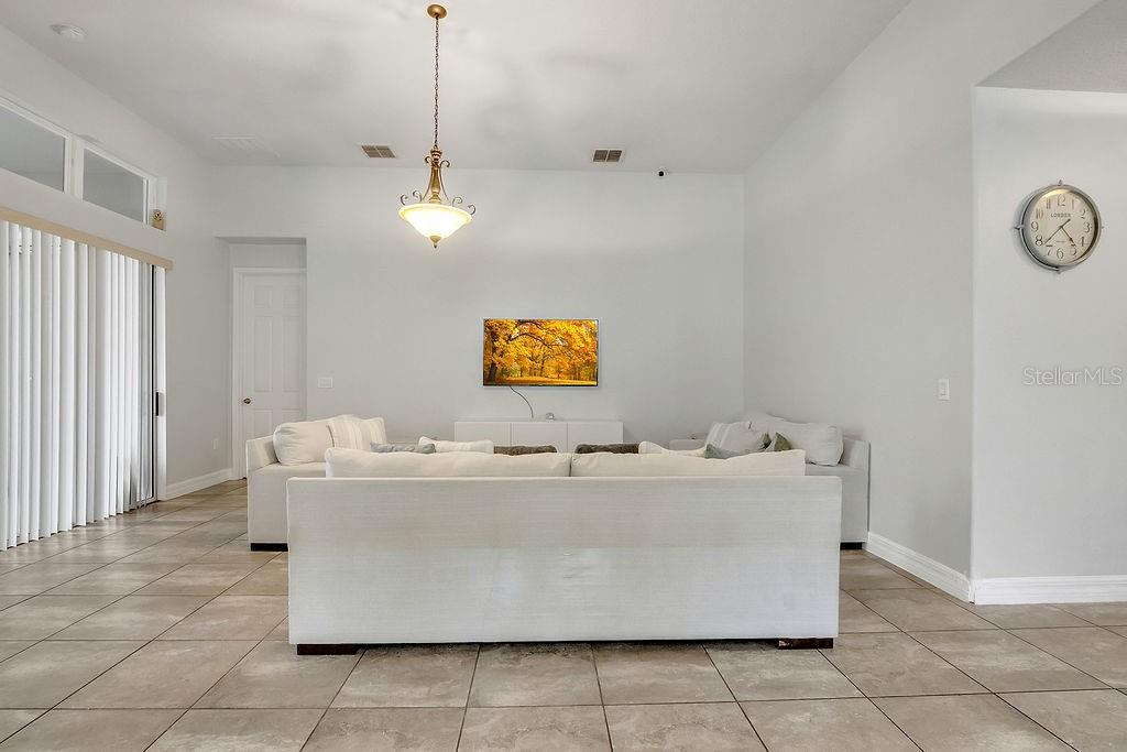 Image 10 of 39 For 2450 Chateau Loop