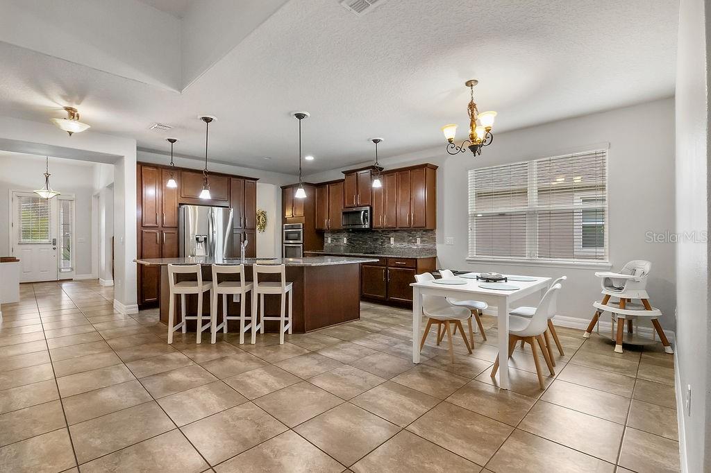 Image 11 of 39 For 2450 Chateau Loop