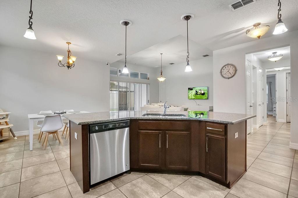 Image 14 of 39 For 2450 Chateau Loop