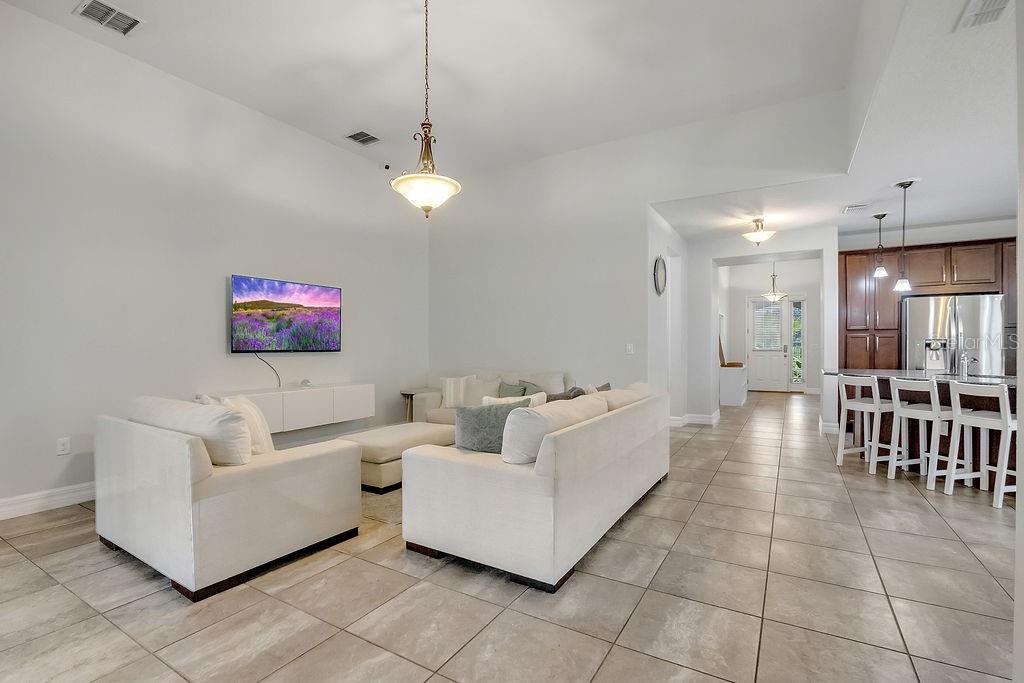 Image 8 of 39 For 2450 Chateau Loop