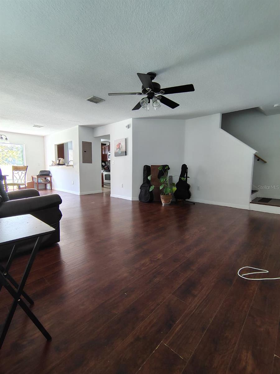 Image 3 of 12 For 9871 Trumpet Vine Loop