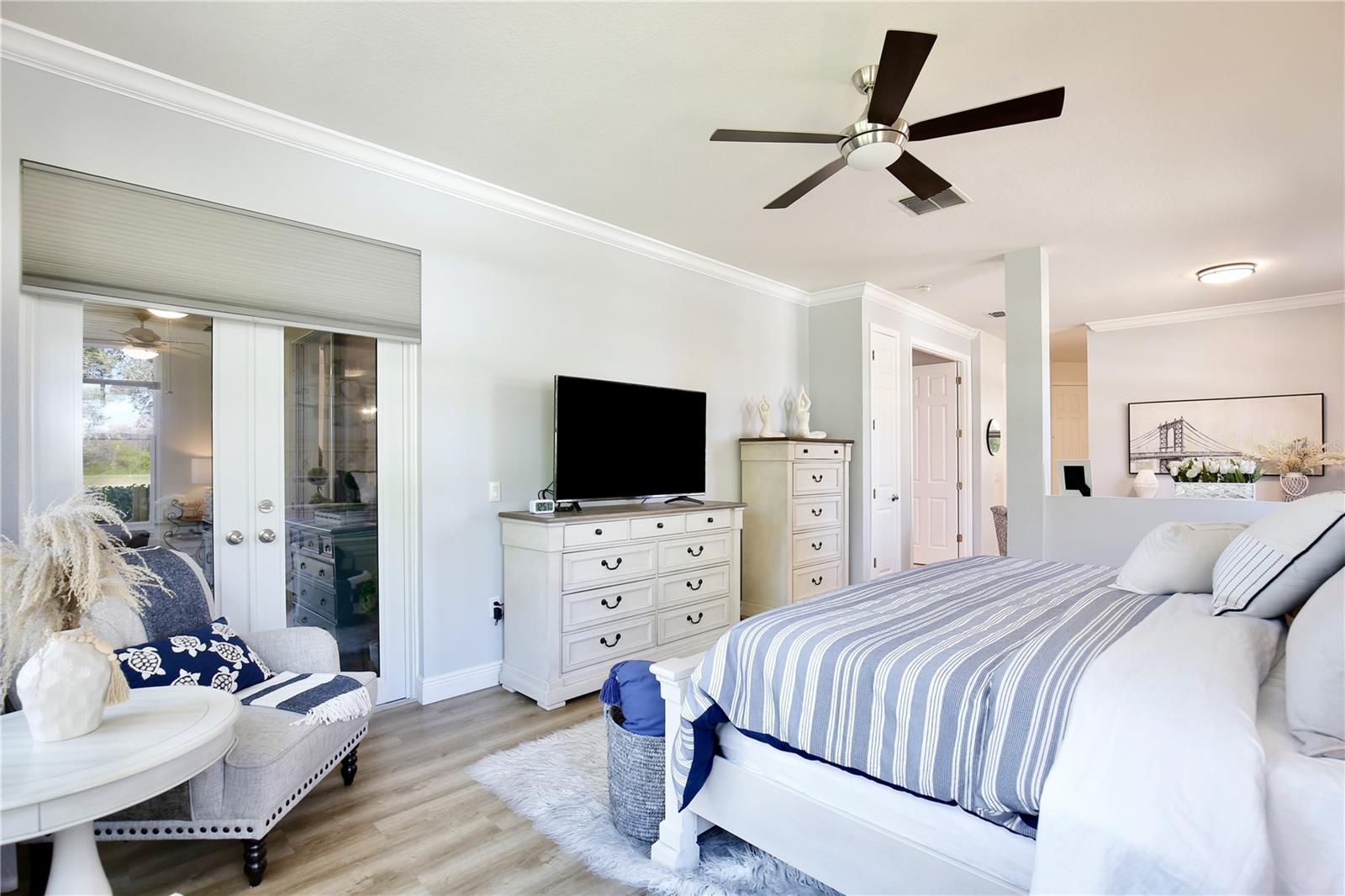 Image 19 of 66 For 217 Lake Cassidy Drive