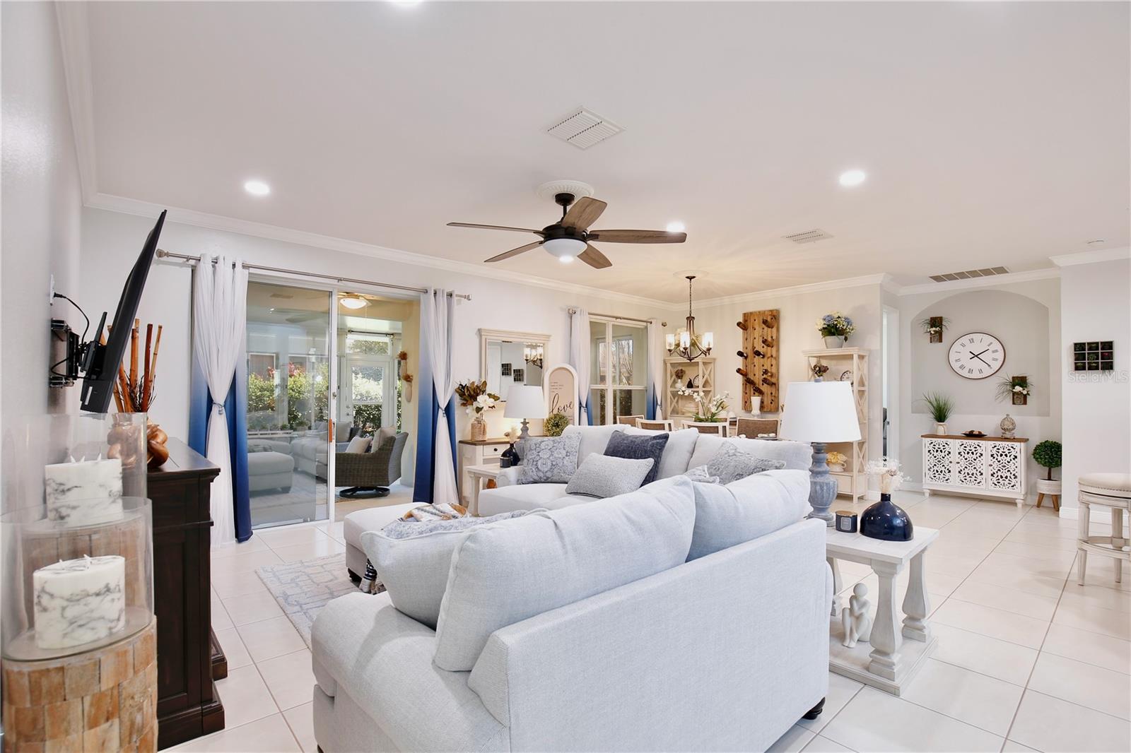 Image 22 of 66 For 217 Lake Cassidy Drive