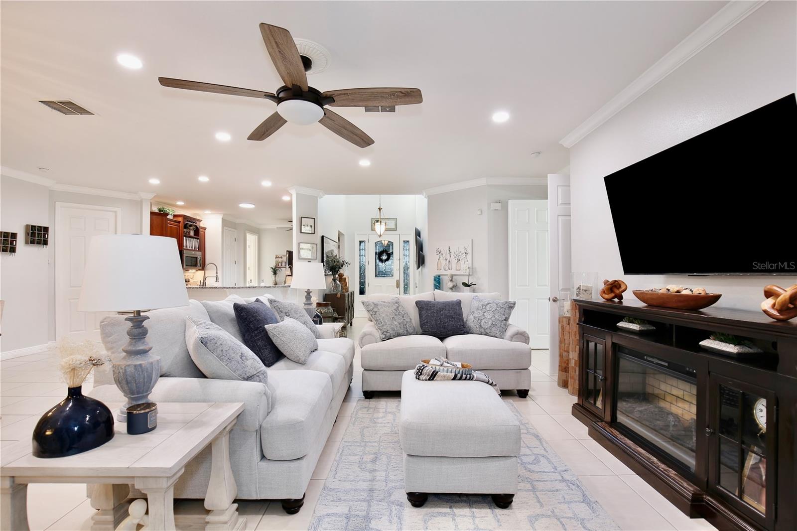 Image 6 of 66 For 217 Lake Cassidy Drive