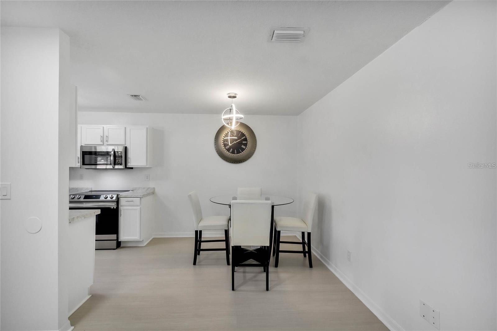 Image 11 of 35 For 560-562 Juniata Street