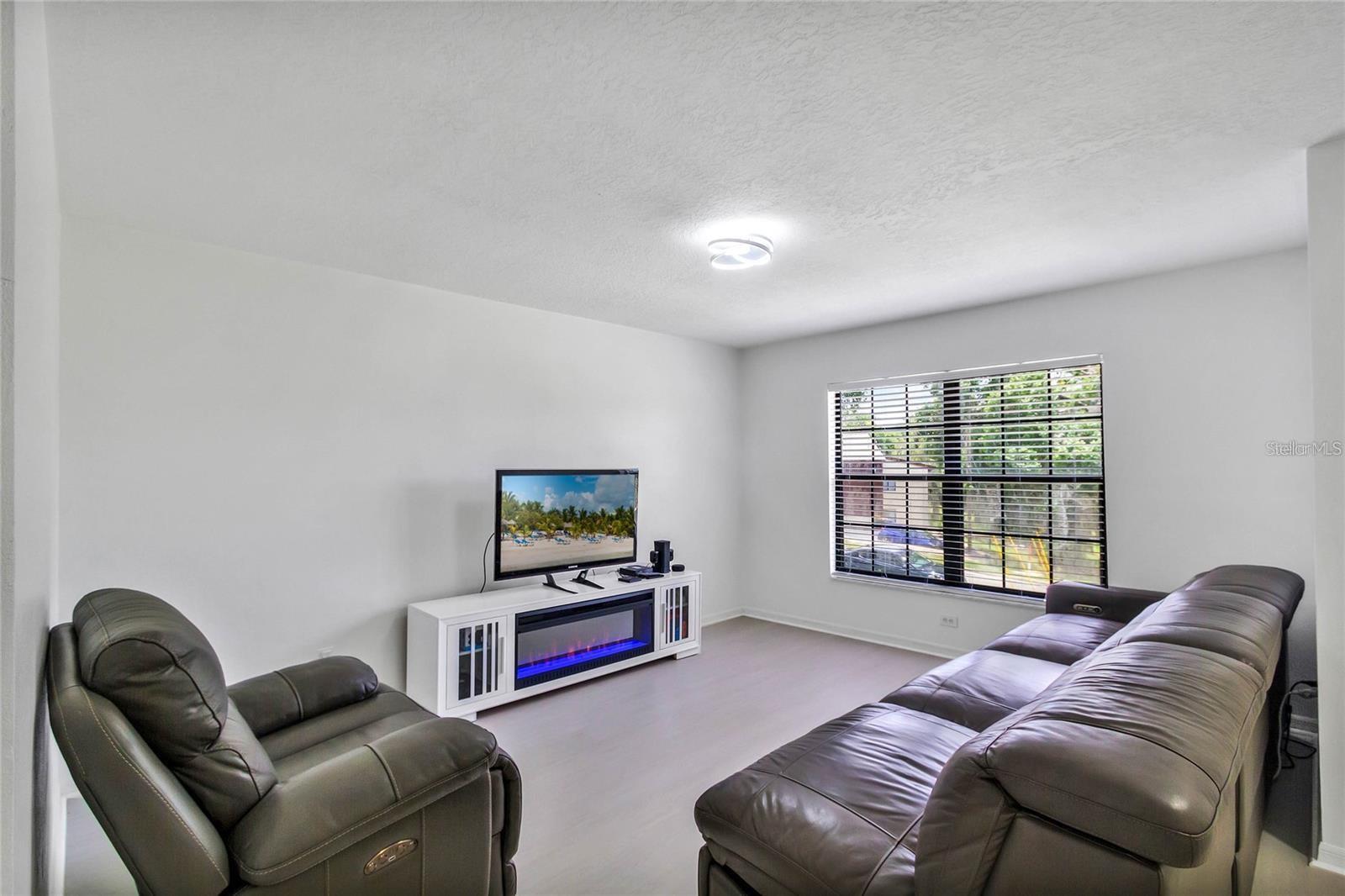 Image 19 of 35 For 560-562 Juniata Street