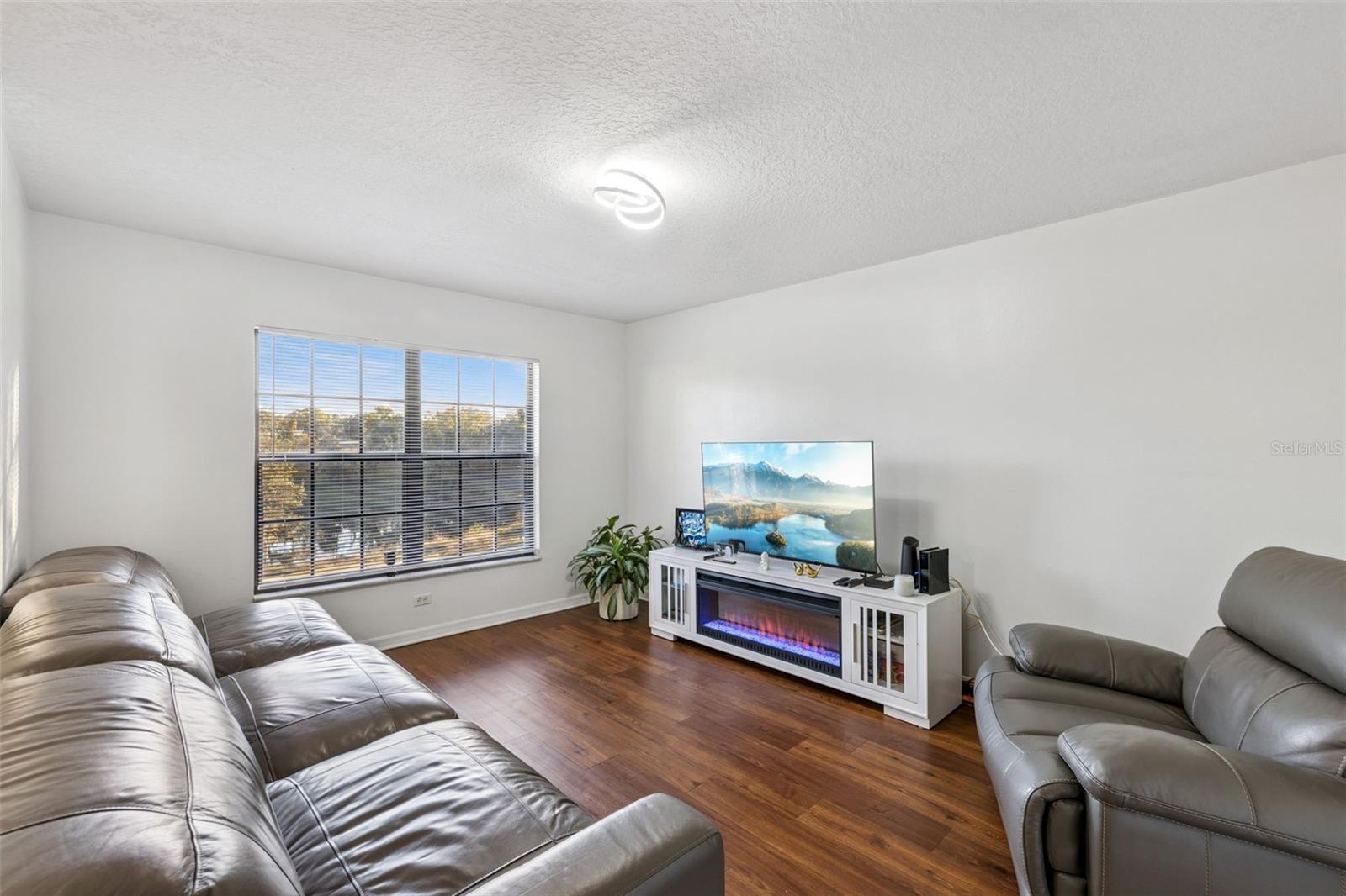 Image 23 of 35 For 560-562 Juniata Street