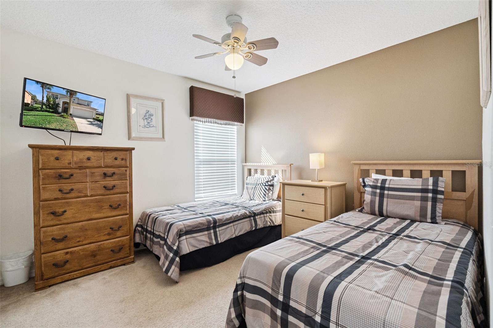 Image 19 of 39 For 2691 La Isla Court