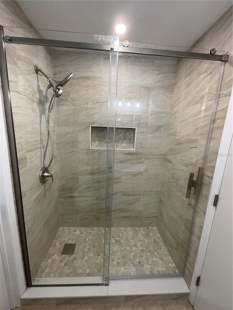 Image 12 of 23 For 1379 Burnley Court