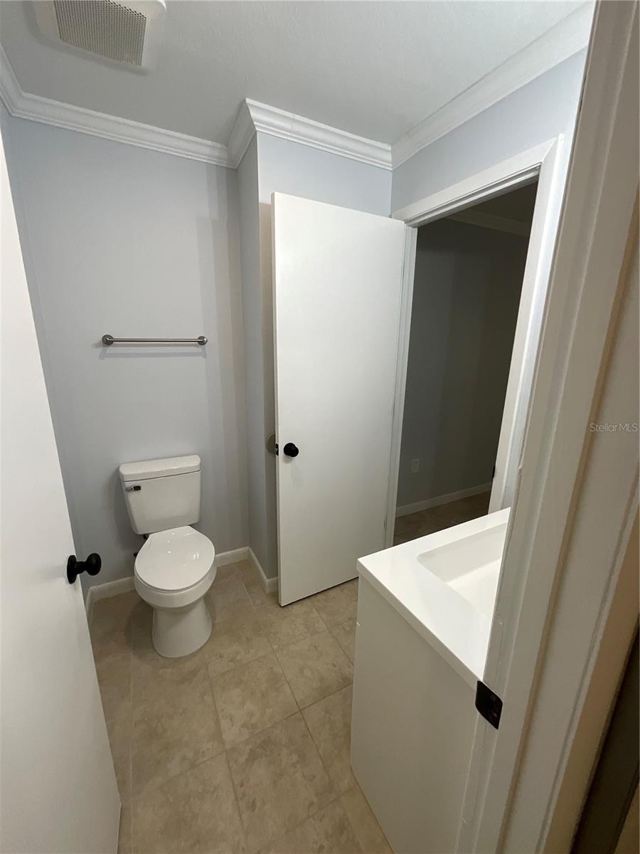 Image 18 of 23 For 1379 Burnley Court