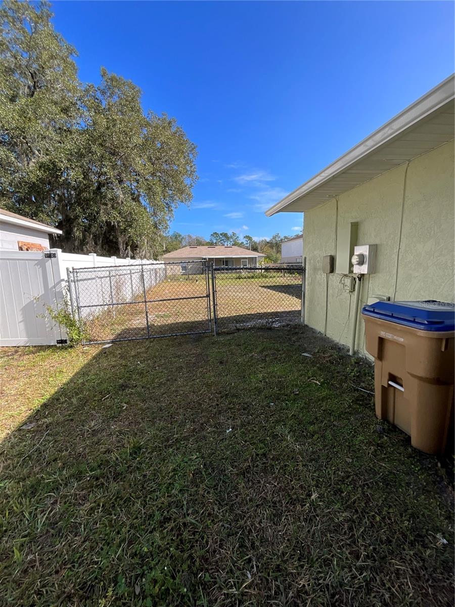 Image 20 of 23 For 1379 Burnley Court