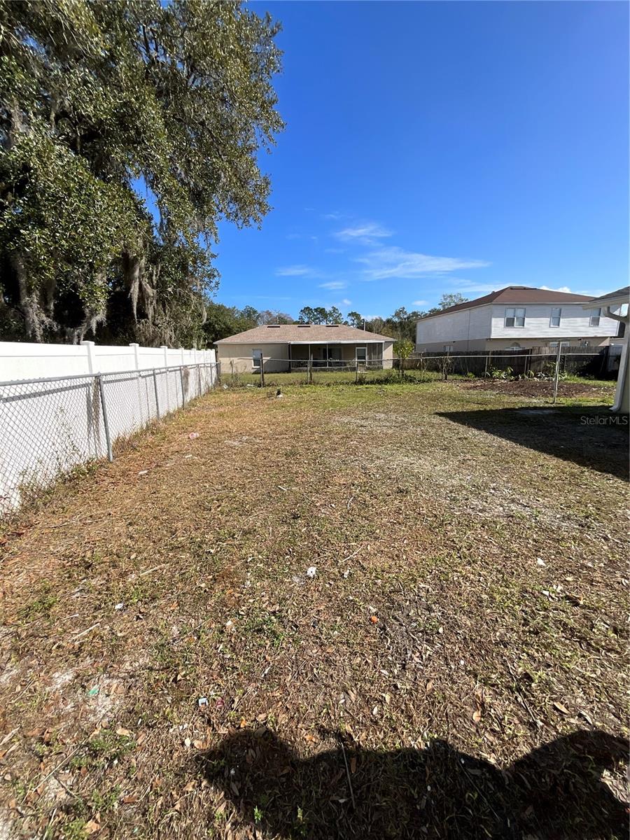 Image 21 of 23 For 1379 Burnley Court