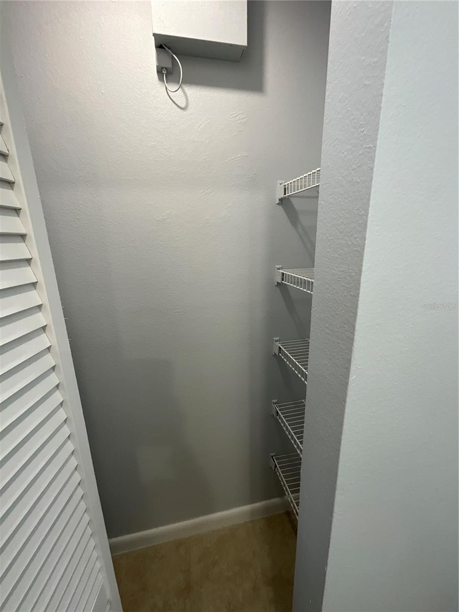 Image 6 of 23 For 1379 Burnley Court