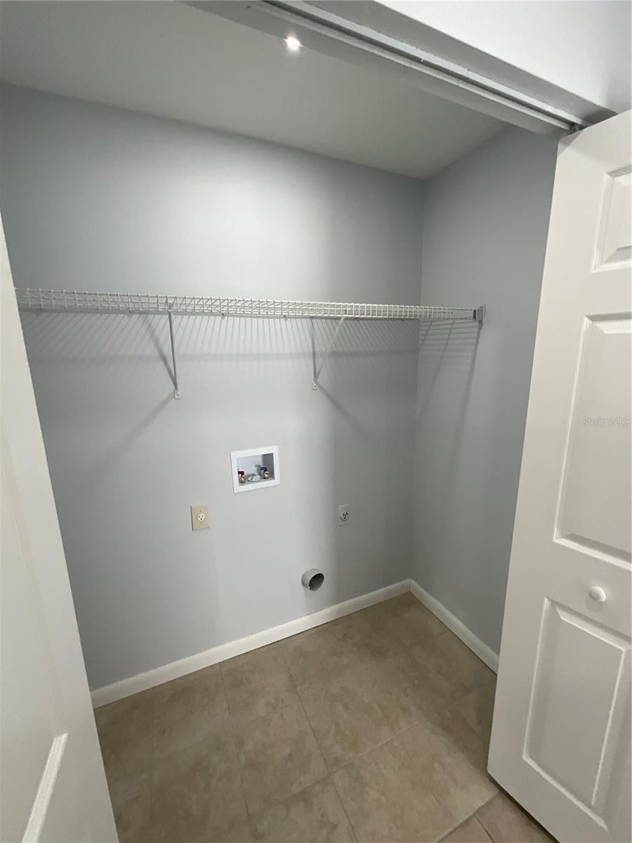 Image 8 of 23 For 1379 Burnley Court