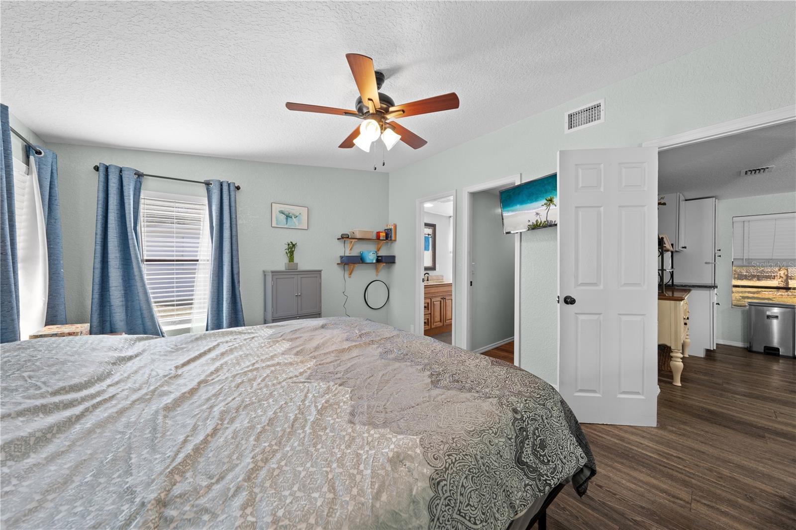 Image 16 of 53 For 200 Raintree Court