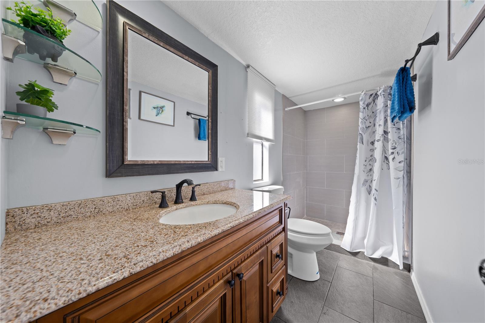 Image 18 of 53 For 200 Raintree Court