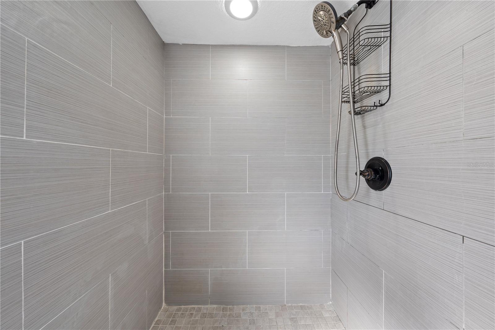 Image 19 of 53 For 200 Raintree Court