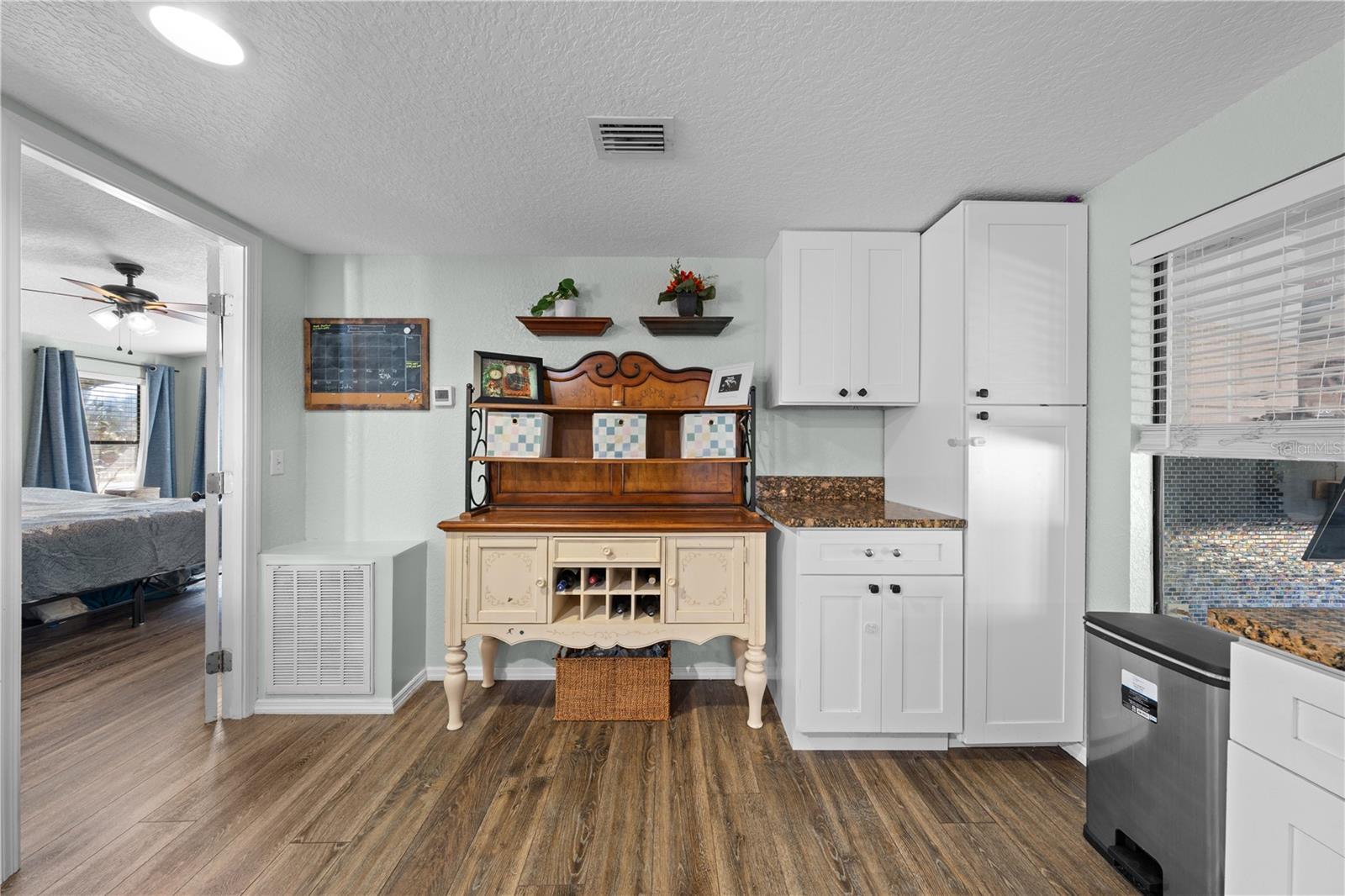 Image 29 of 53 For 200 Raintree Court