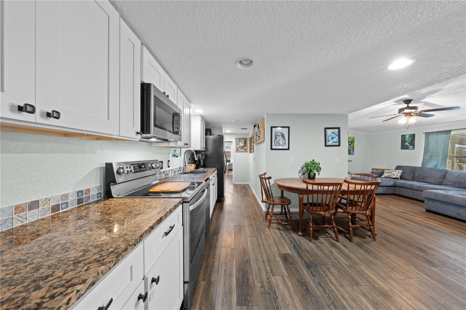 Image 30 of 53 For 200 Raintree Court