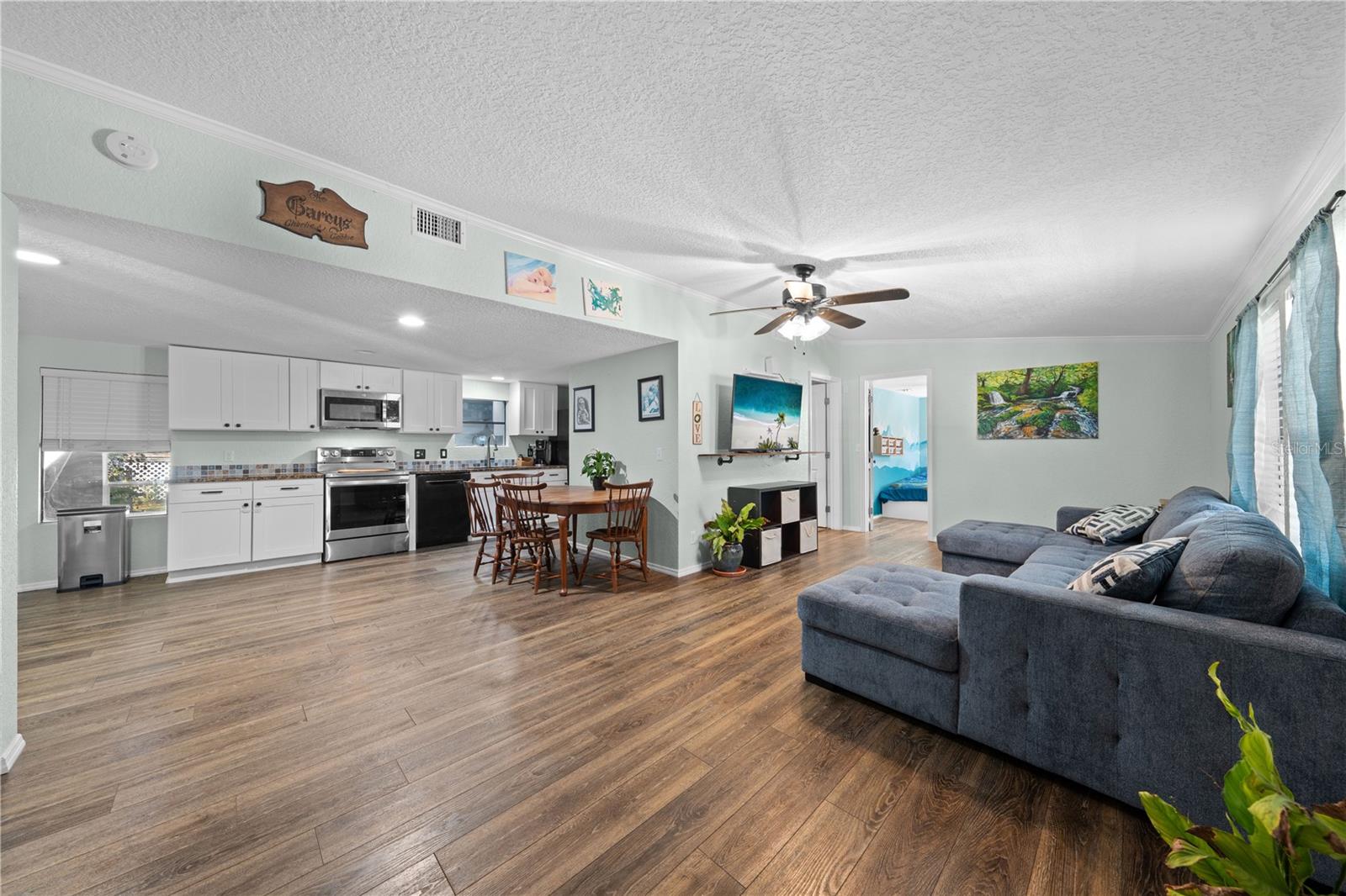 Image 7 of 53 For 200 Raintree Court