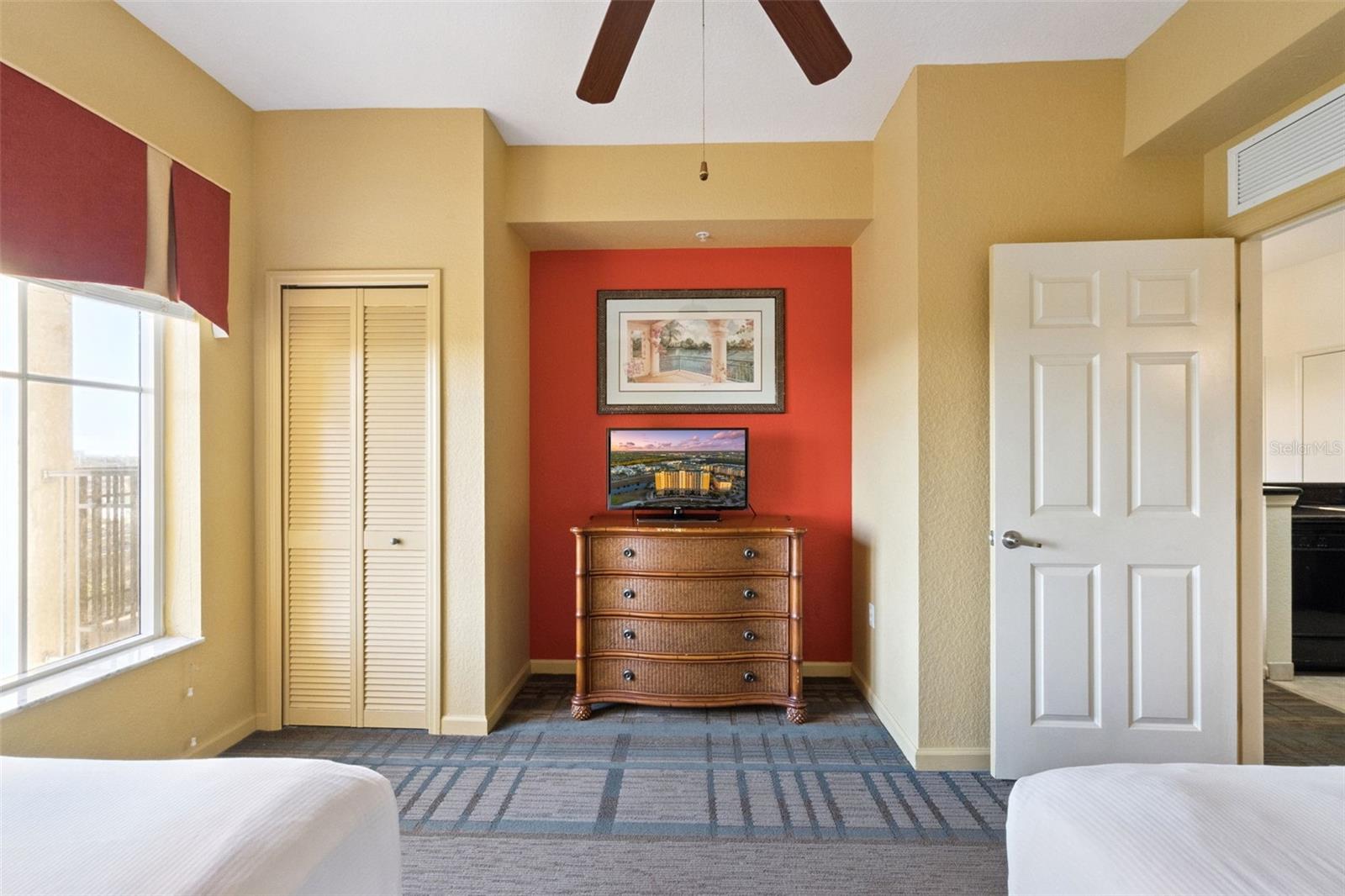 Image 17 of 54 For 8125 Resort Village Drive 51109