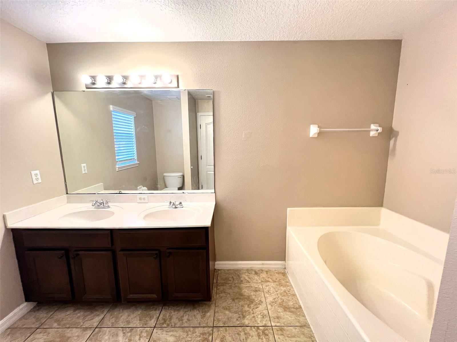 Image 11 of 26 For 2049 Ribbon Falls Parkway