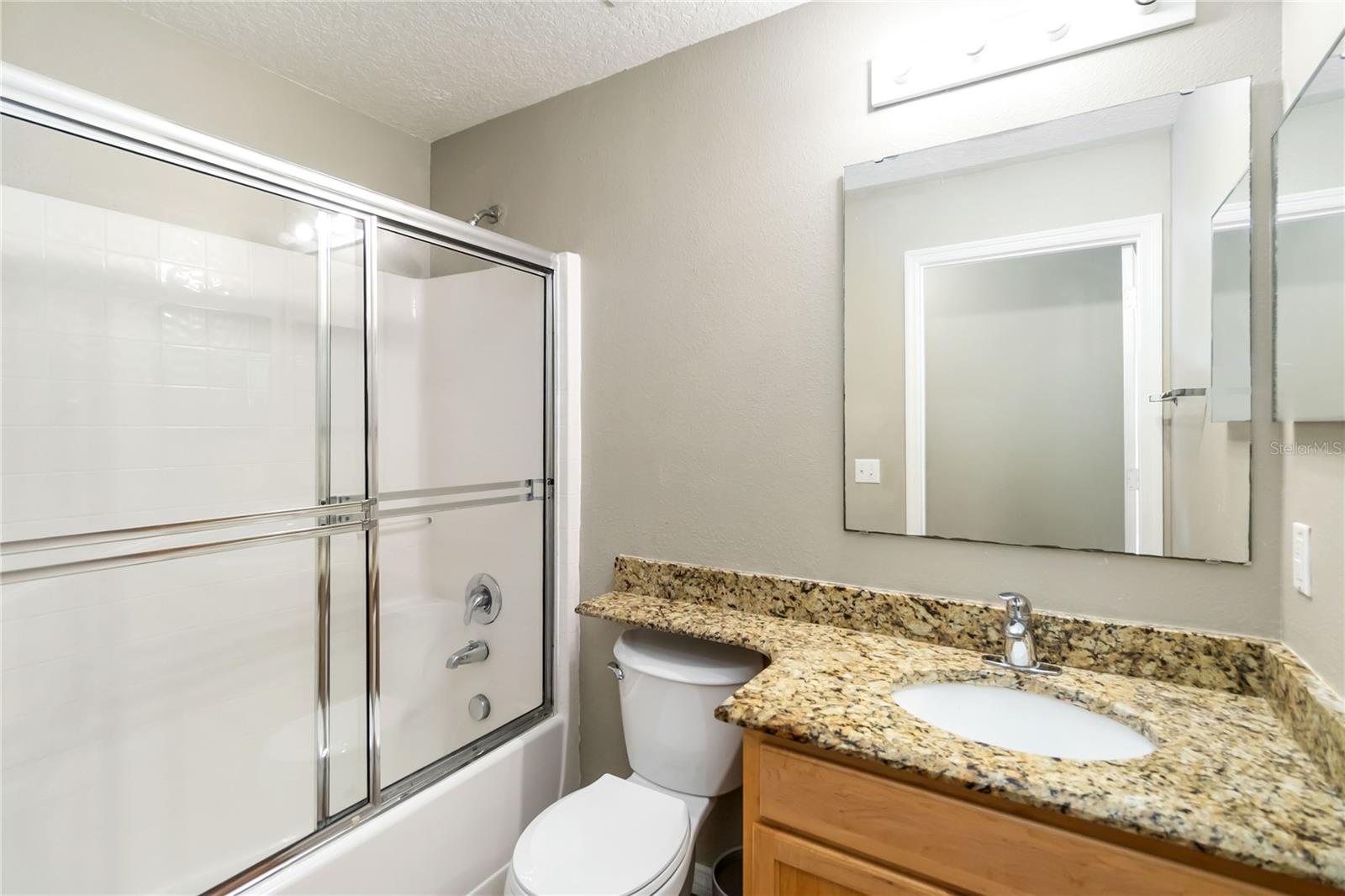 Image 21 of 29 For 183 Jocelyn Drive