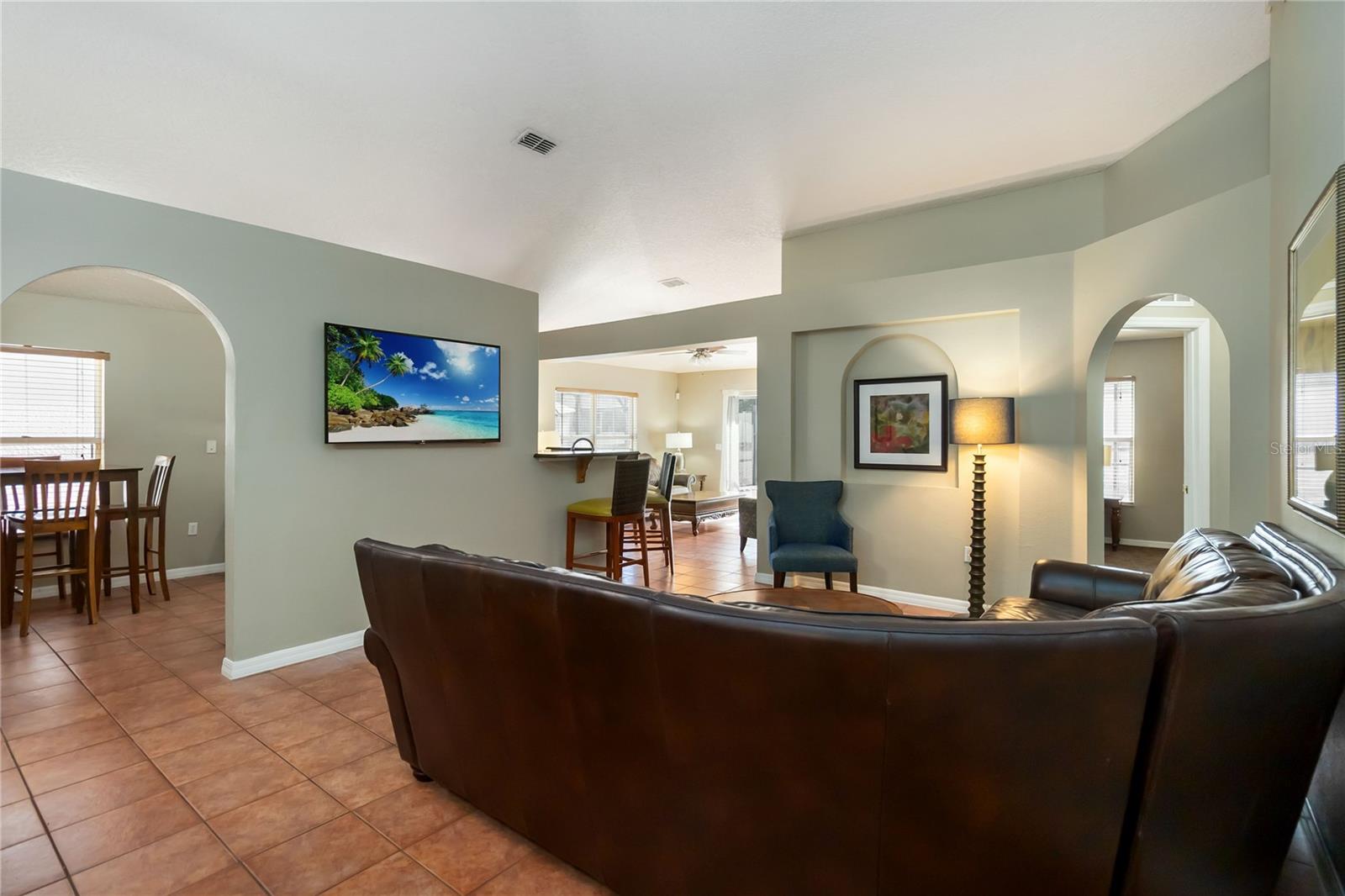 Image 4 of 29 For 183 Jocelyn Drive