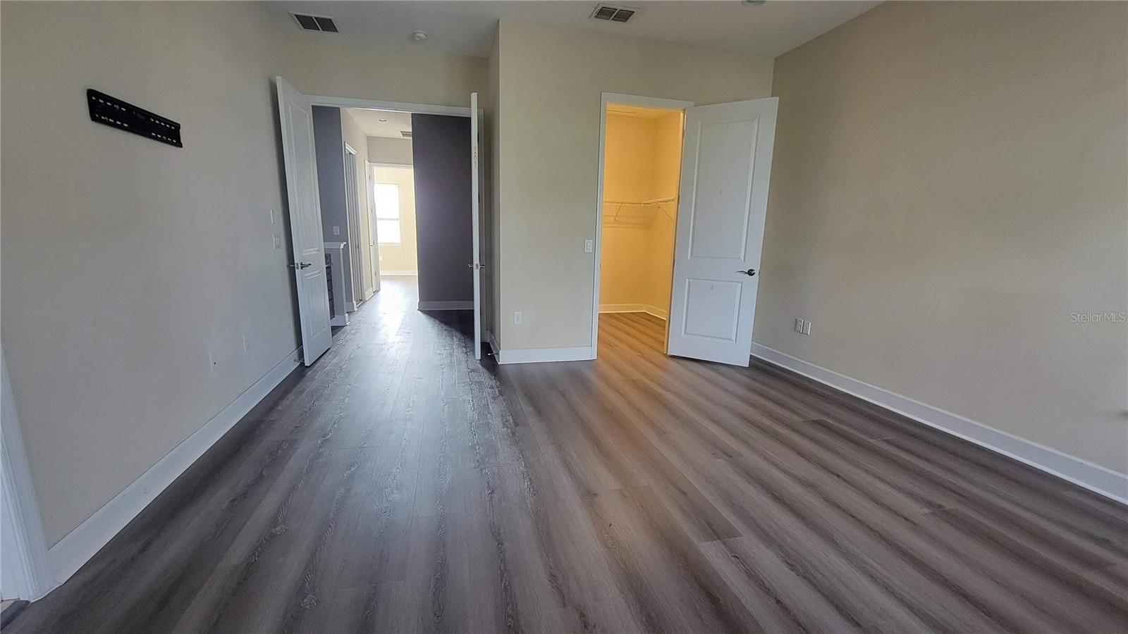 Image 17 of 42 For 13833 Benavente Avenue