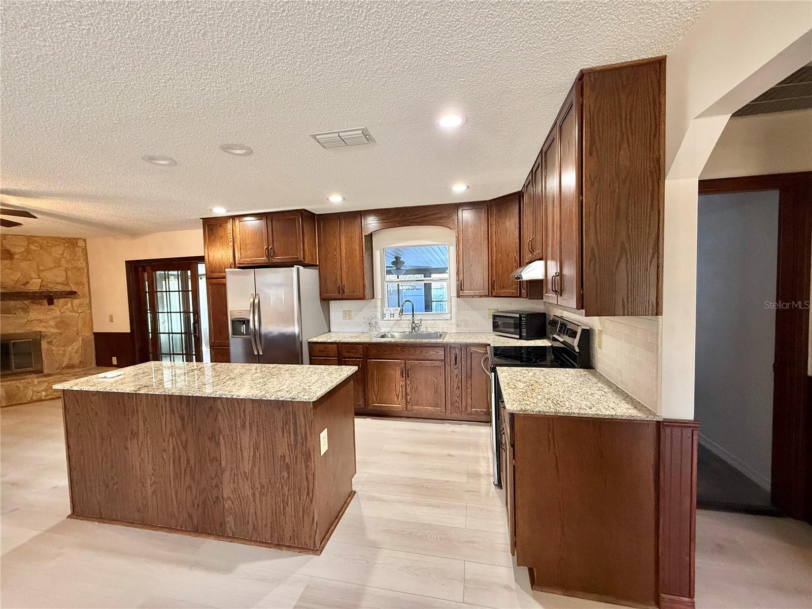 Image 14 of 59 For 2503 Woodhaven Court