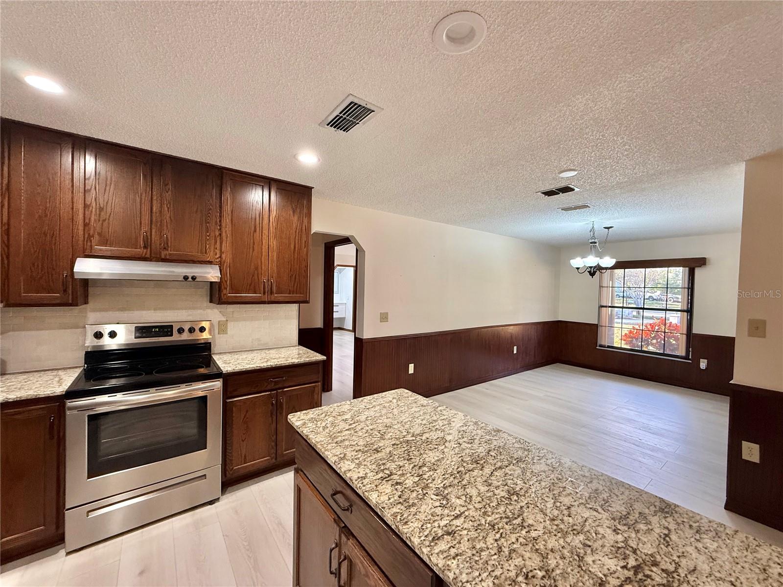 Image 15 of 59 For 2503 Woodhaven Court