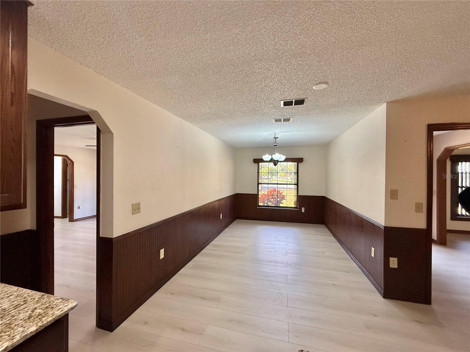 Image 18 of 59 For 2503 Woodhaven Court