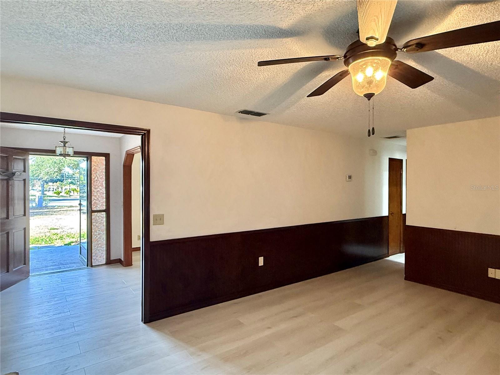 Image 19 of 59 For 2503 Woodhaven Court