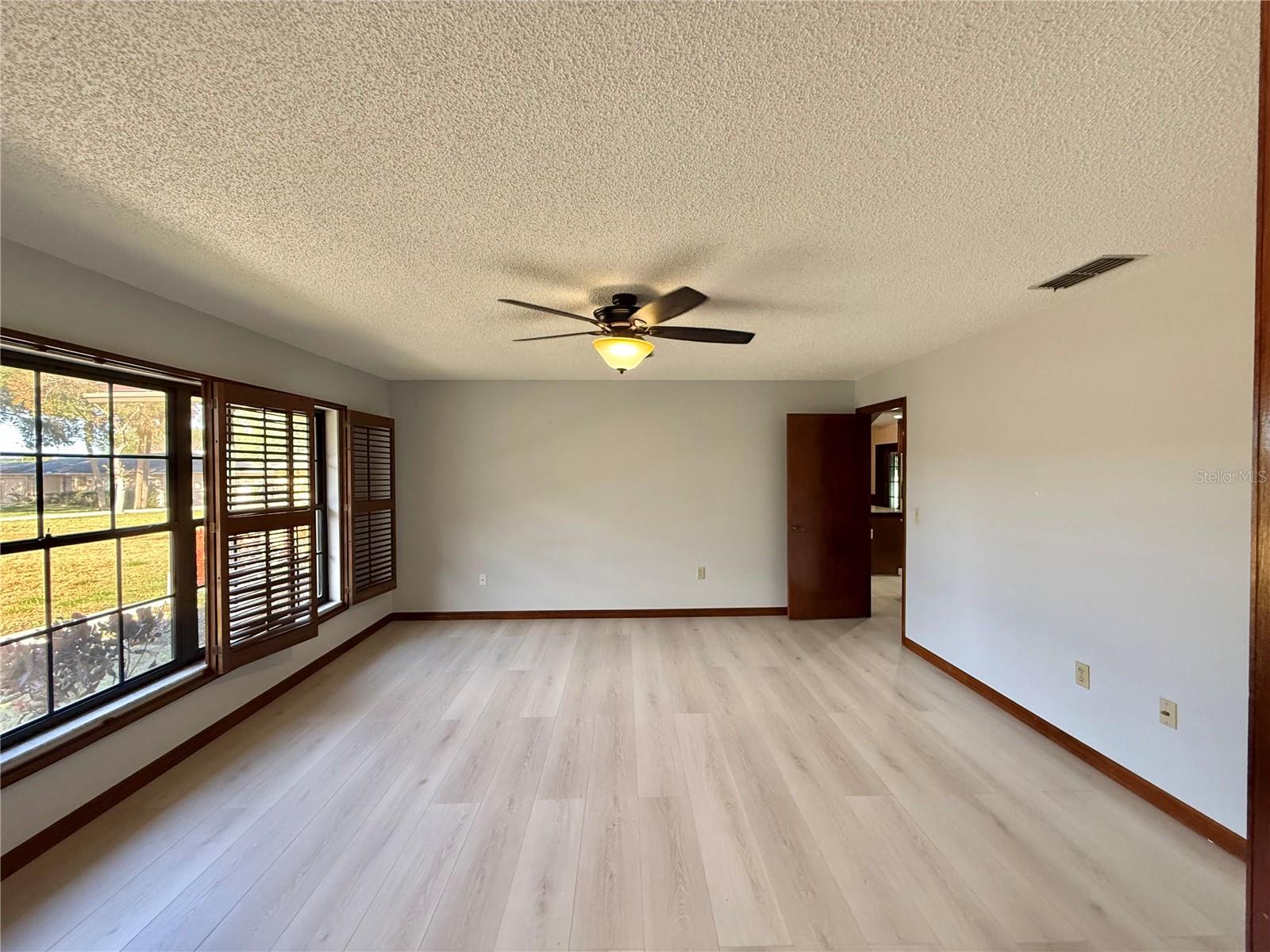 Image 20 of 59 For 2503 Woodhaven Court