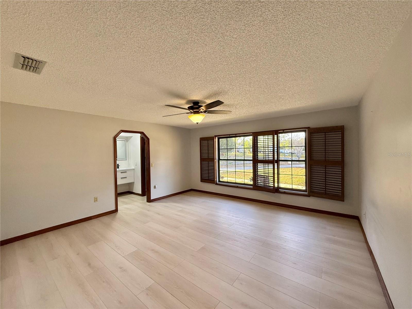 Image 21 of 59 For 2503 Woodhaven Court