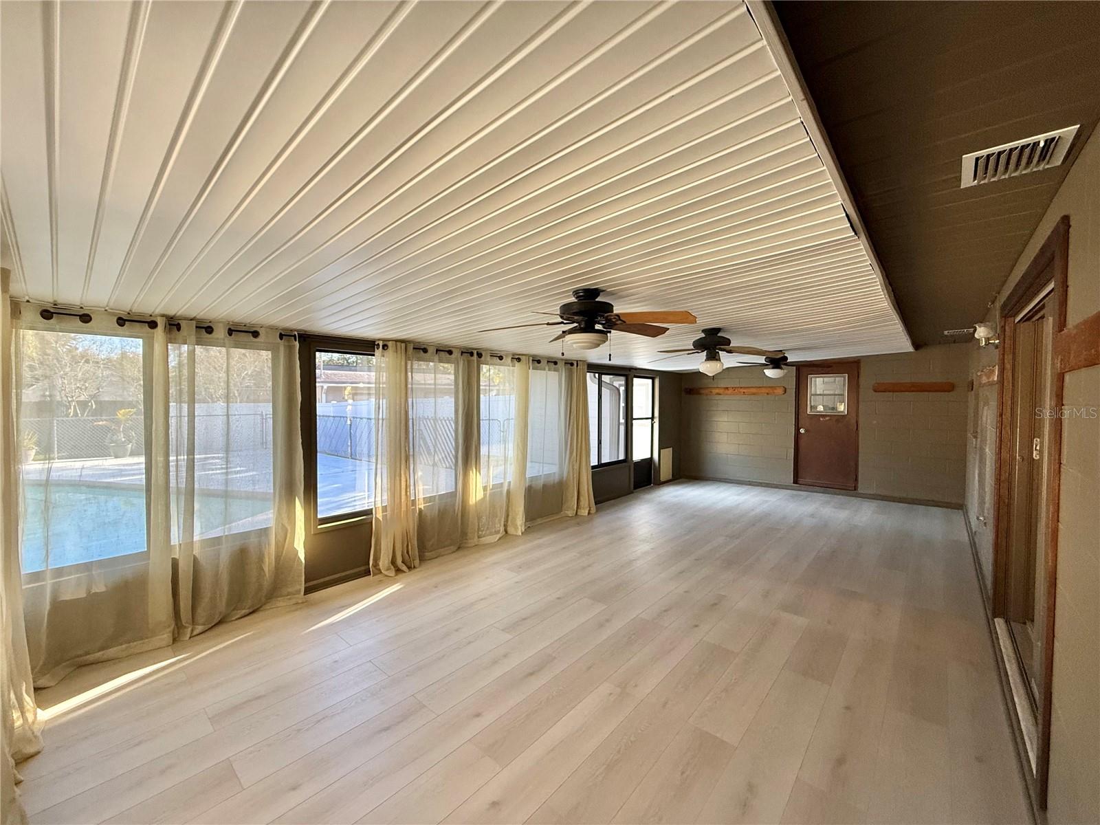 Image 39 of 59 For 2503 Woodhaven Court