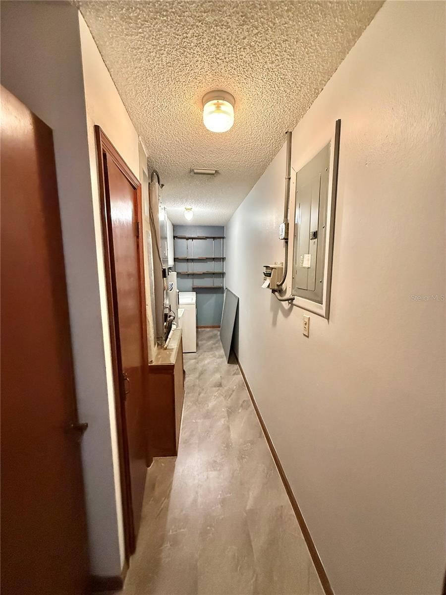 Image 42 of 59 For 2503 Woodhaven Court