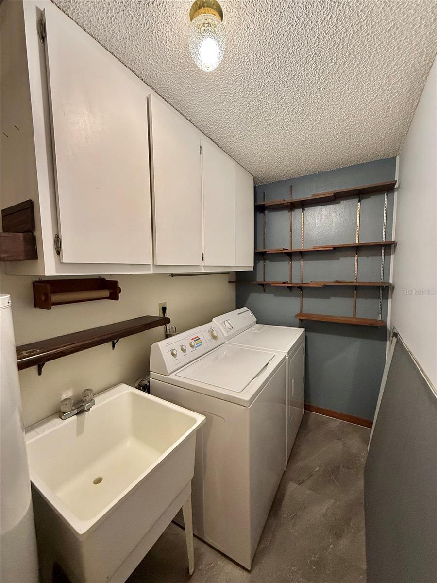 Image 43 of 59 For 2503 Woodhaven Court