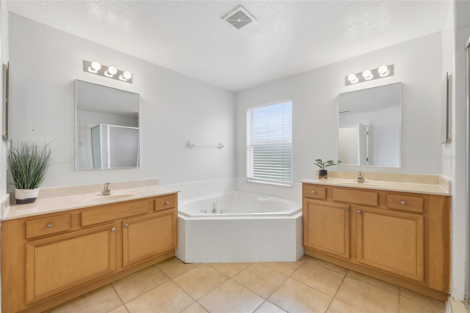 Image 27 of 51 For 12633 Weatherford Way