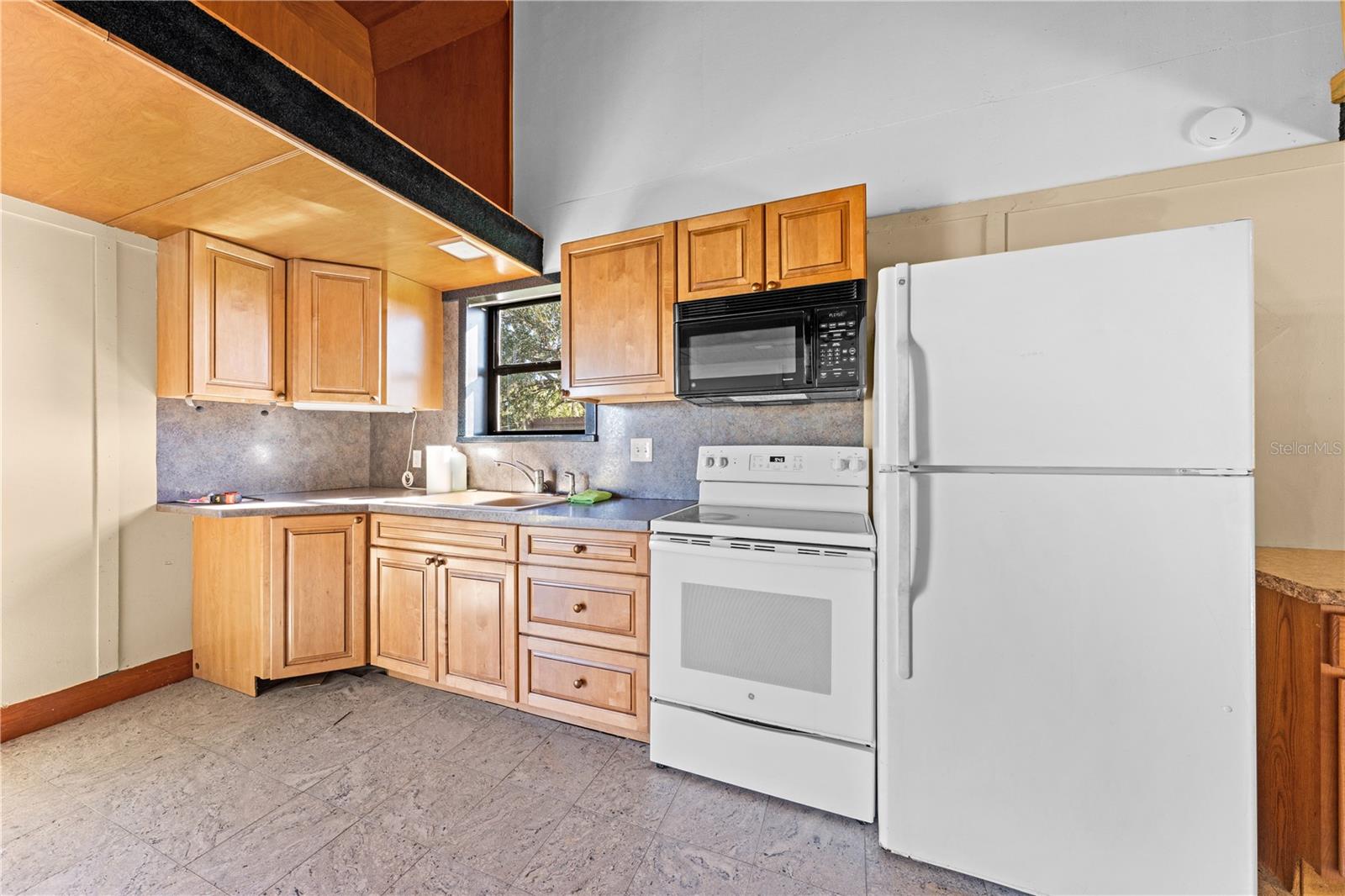 Image 27 of 30 For 3936 Lakeview Acres Road